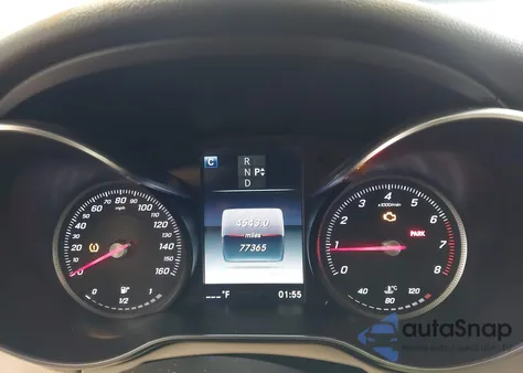 2017 Mercedes-Benz C 300 4Matic z USA, uszkodzony, nr VIN 55SWF4KB1HU227739